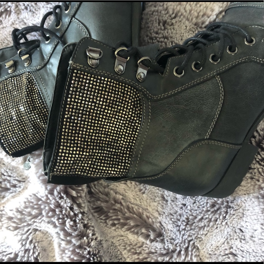 Combat boots